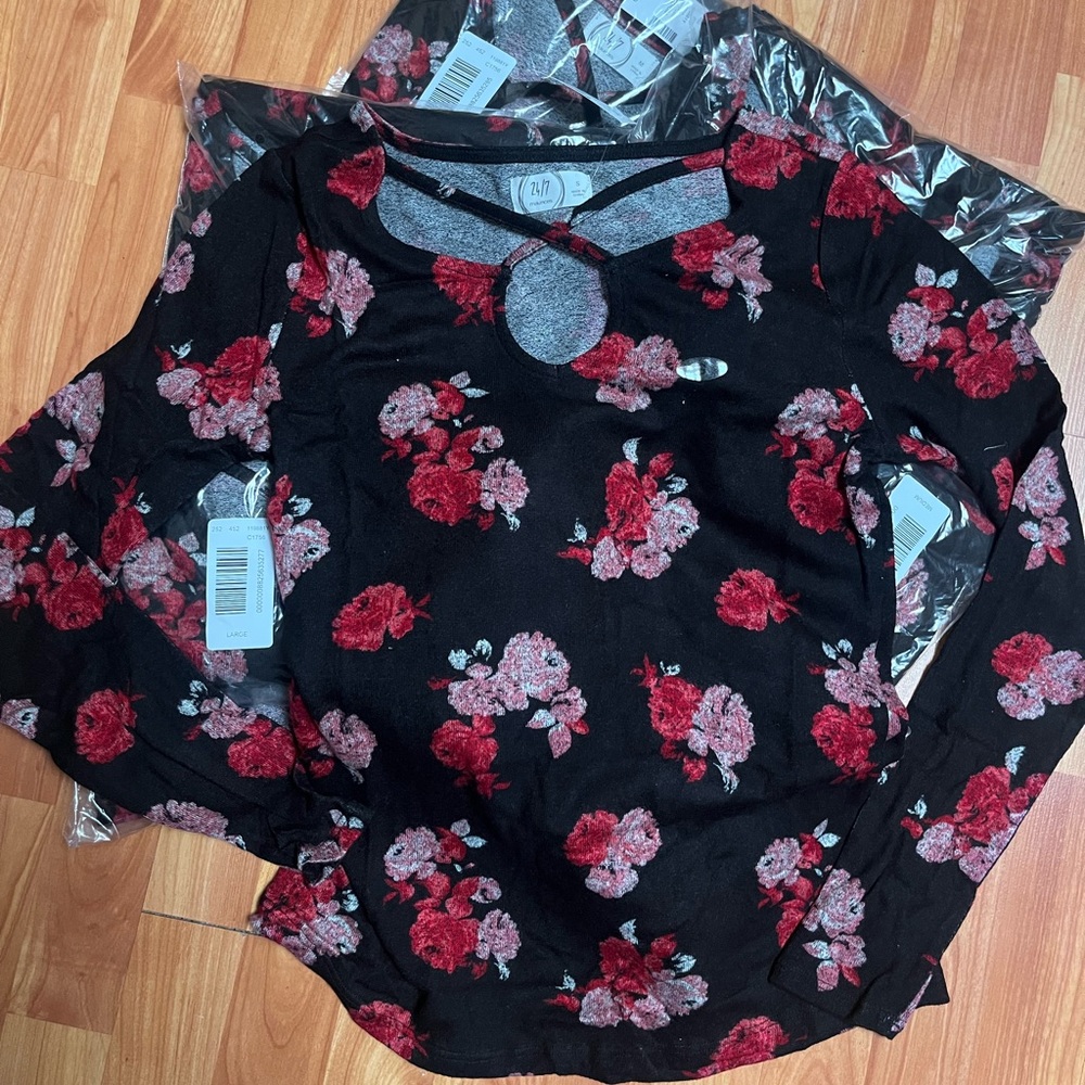 NWT | Maurice’s Tops | Flower Patterned | Long Sleeve